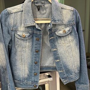 Francesca’s Collection- Quinn Cropped Denim Jean Jacket Size Small Like New